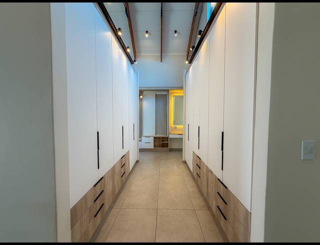 5 BEDROOM FREEHOLD FOR SALE IN MIDSTREAM HEIGHTS